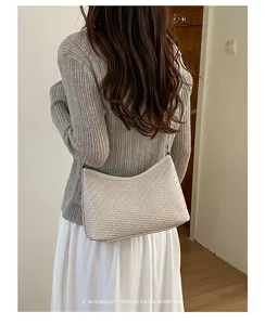 Elegante borsa a tracolla intrecciata stile coreano per donna, borsa sottobraccio chic.