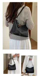 Trendy Korean style woven hobo shoulder bag for women, chic casual commuter handbag black.