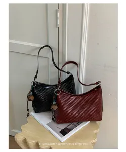 Classic woven shoulder bag for women, chic retro underarm bag, versatile minimalist fashion purse.