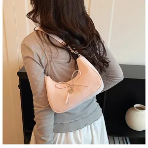 Sac bandoulière croissant rose avec joli nœud et pendentif cœur, sac pour femmes