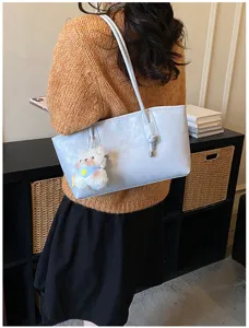 Vintage casual large capacity shoulder tote bag for women with cute plush bear pendant style.