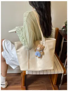 Minimalist casual large capacity tote shoulder bag for women, stylish everyday commute handbag.