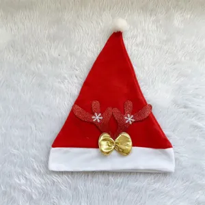 Chapeau de Noël rouge festif avec bois de renne pailletés, nœud doré et bordure en peluche.