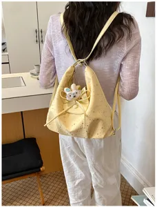 Sac à dos convertible imprimé étoiles chic avec nœud et adorable lapin en peluche.