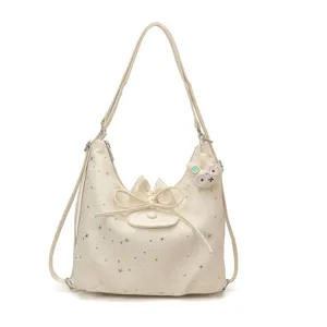 Sac bandoulière blanc cassé avec motif étoiles, nœud mignon et pendentif lapin en peluche