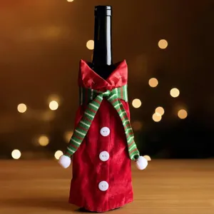 Kerst wijnfles hoes feestelijk rode jas jurk ontwerp vakantie tafeldecoratie