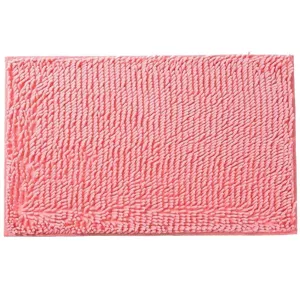 Roze chenille badmat absorberende antislip vloermat voor de badkamer en huisentree.