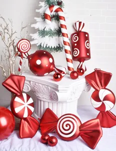 Grandes decoraciones navideñas caramelos rojos y blancos adornos colgantes de estudio