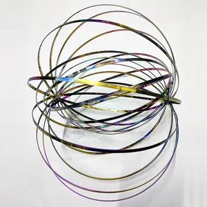 Edelstahl bunte Flow Ring Spielzeug Detail, magische Feder Dekompression kinetisches Metall.