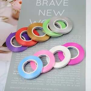 Kleurrijke ballonlinten en plastic touwtjes voor huwelijksdecoratie en geschenkverpakking.