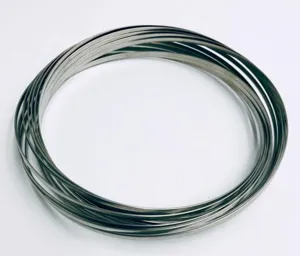 Edelstahl Flow Ring magisches Armband Spielzeug, kreativer Metall Feder Dekompression Ring.