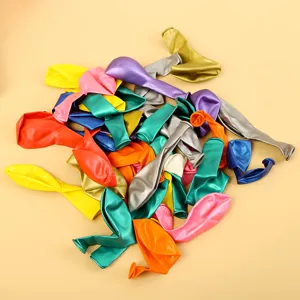 Ballons en latex nacre metallise 2.2g assortis pour decoration de fete de mariage main pics