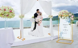 Support d'arche de mariage en fer et présentoir de panneau de bienvenue pour cérémonies.