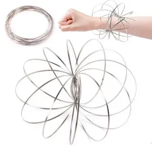 Edelstahl magischer Flow Ring kinetisches Federspielzeug fuer Stressabbau und Entspannung.