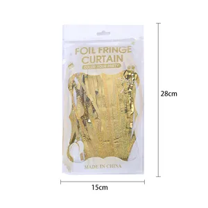 Tendina con frange di lamina d'oro per sfondo di festa, matrimonio e decorazione confezionata.