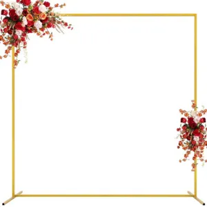 Support de fond d'arche de mariage carré doré avec élégante décoration florale rouge.