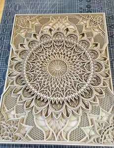 Arte da parete mandala in legno 3D fatta a mano, decorazione sospesa intagliata per la casa.