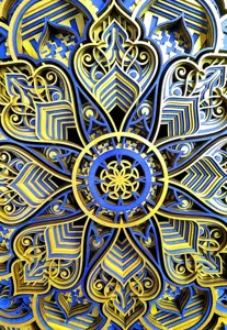 Ingewikkelde houten mandala wanddecoratie, blauw en goud gelaagd gesneden hangend kunstwerk.