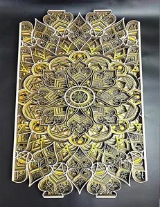 Prachtig houten mandala wandkunst close-up detail, met mooie meerlagige hol gesneden patronen.