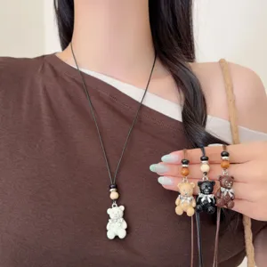 Simpatica Collana con Pendente a Forma di Orso in Smalto per Donna Design Unico Catena Lunga per Maglione in Corda Cerata con Perline di Legno