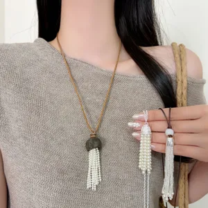 Nischen-Design Qualle Künstliche Perle Quaste Lange Halskette Für Damen Koreanischer Ins-Stil Handgefertigtes Lederseil Legierung Anhänger Pullover Kette Schmuck