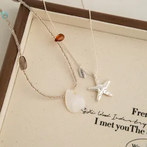 Collier Pendentif Étoile de Mer et Coquille Double Couche Chaîne en Acier Titane Bijoux Style Vacances pour Femmes
