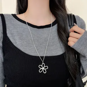 Korean style silver hollow flower pendant necklace fashion chic elegant clavicle chain design