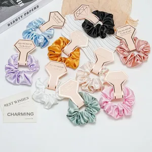 Chouchous en satin colorés avec cartes cadeaux de demoiselle d'honneur en diamant