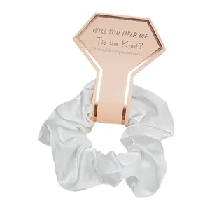 Choucou en satin blanc élégant pour demoiselle d'honneur avec carte dorée Tie the Knot rose