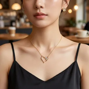 Élégant collier cœur en or et boucles d'oreilles trèfle pour femmes, bijou de clavicule chic.
