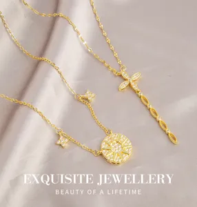 Nahaufnahme Detail der luxuriösen Zirkon Kompass Stern Halskette, eleganter goldener Schmuck.