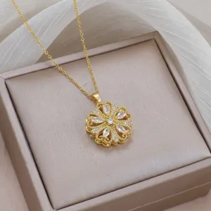 Elegant gold-plated rotating sunflower zircon pendant necklace for women's stylish clavicle.