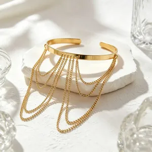 Bracciale da braccio a catena con nappe multistrato dorate, stile punk per look streetwear.