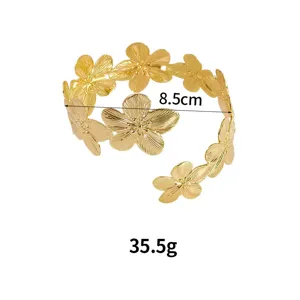 Brazalete de metal con flor de moda para mujer, elegante pulsera abierta dorada para verano.