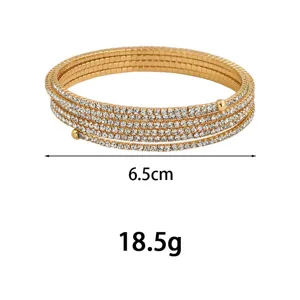 Pulsera wrap multicapa con brillantes para mujer, elegante joya de cristal dorado.