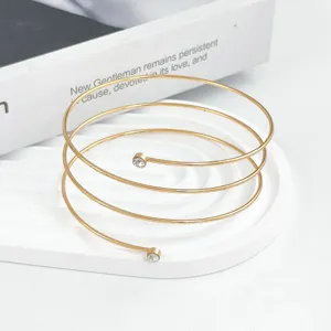 Mehrschichtiger geometrischer Armreif, verstellbare spiralförmige Oberarmkette für Damen.