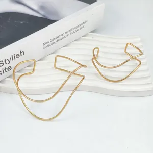 Bracciale rigido geometrico dorato squisito, design traforato minimalista per dettagli.