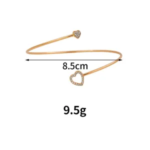 Gouden open armband met dubbel hart strass ontwerpen, stijlvolle arm manchet sieraden.