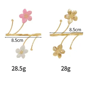 Brazalete de metal ajustable de moda europea y americana con flores de esmalte de colores vivos.