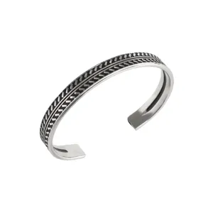 Bracelet jonc ouvert en acier inoxydable pour hommes et femmes avec motifs gravés.