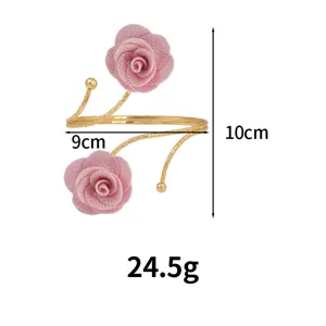 Verstellbarer goldener Armreif mit rosa Samtrosen, 9x10cm 24.5g modischer Damenschmuck