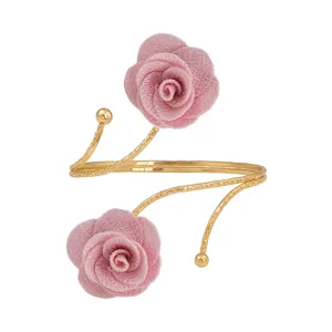 Goldfarbene offene Armreif Armspange aus Metall mit zwei rosa Samt Rosen Damen Statement Schmuck