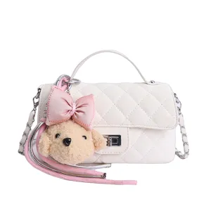 Borsa a tracolla trapuntata bianca da donna con catena e ciondolo cucciolo, elegante borsa estiva.