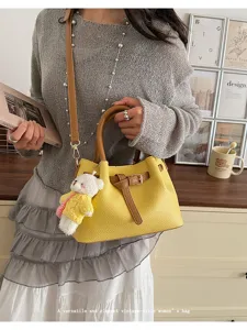 Korean style contrast color bucket bag with cute bear pendant, stylish women shoulder handbag.