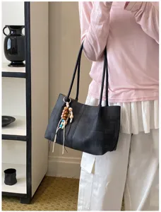 Korean style simple black tote bag large capacity casual shoulder bag for women daily wear