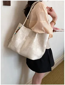 Korean style minimalist tote bag for women, large capacity casual shoulder bag with chic pattern.