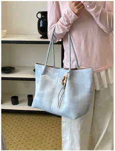 Korean style minimalist light blue tote bag detail, casual large capacity shoulder bag.