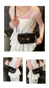 Vue détaillée de l'élégant sac à bandoulière noir avec fermoir métallique doré.