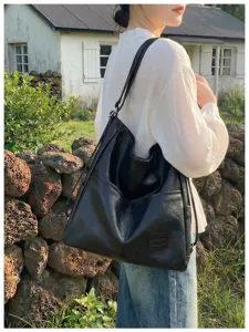 Women black slouchy shoulder tote bag detail view, casual PU leather large handbag
