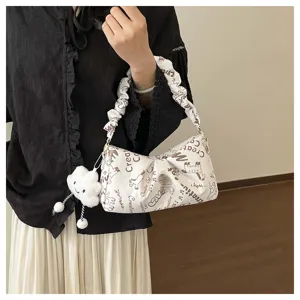 Elegante borsa a spalla plissettata bianca con stampa graffiti creativa marrone e grazioso ciondolo.